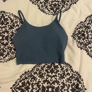 Athletic top/cropped shirt